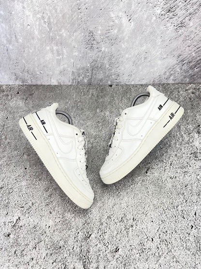 Nike Air Force 1 LV8 3 Multiple Logos - buty sportowe, widok z góry na zewnętrzną stronę butów