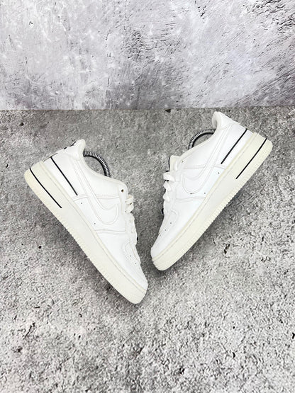 Nike Air Force 1 LV8 3 Multiple Logos - buty sportowe, widok z góry na wewnętrzną stronę butów
