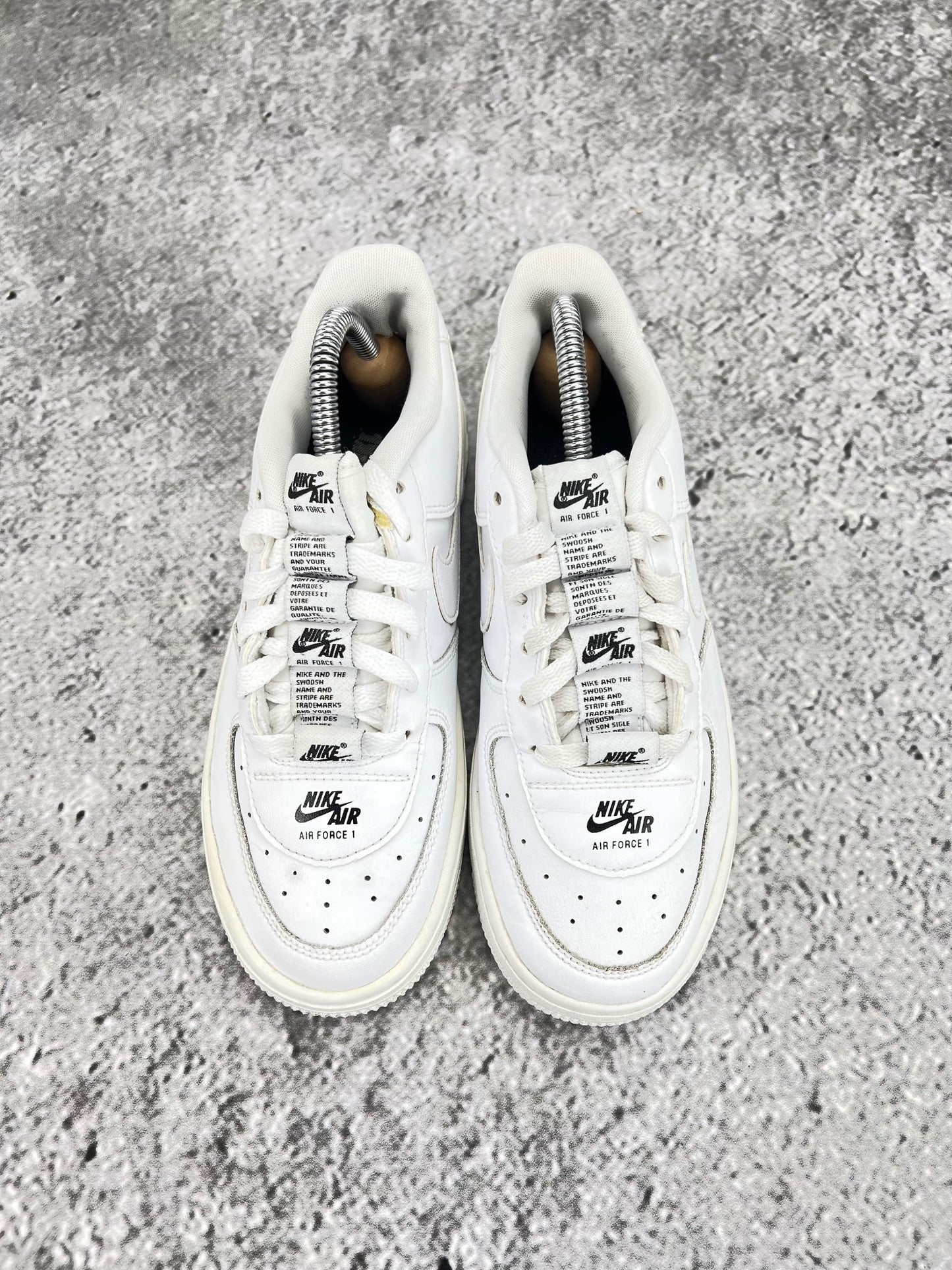 Nike Air Force 1 LV8 3 Multiple Logos - buty sportowe, widok z góry