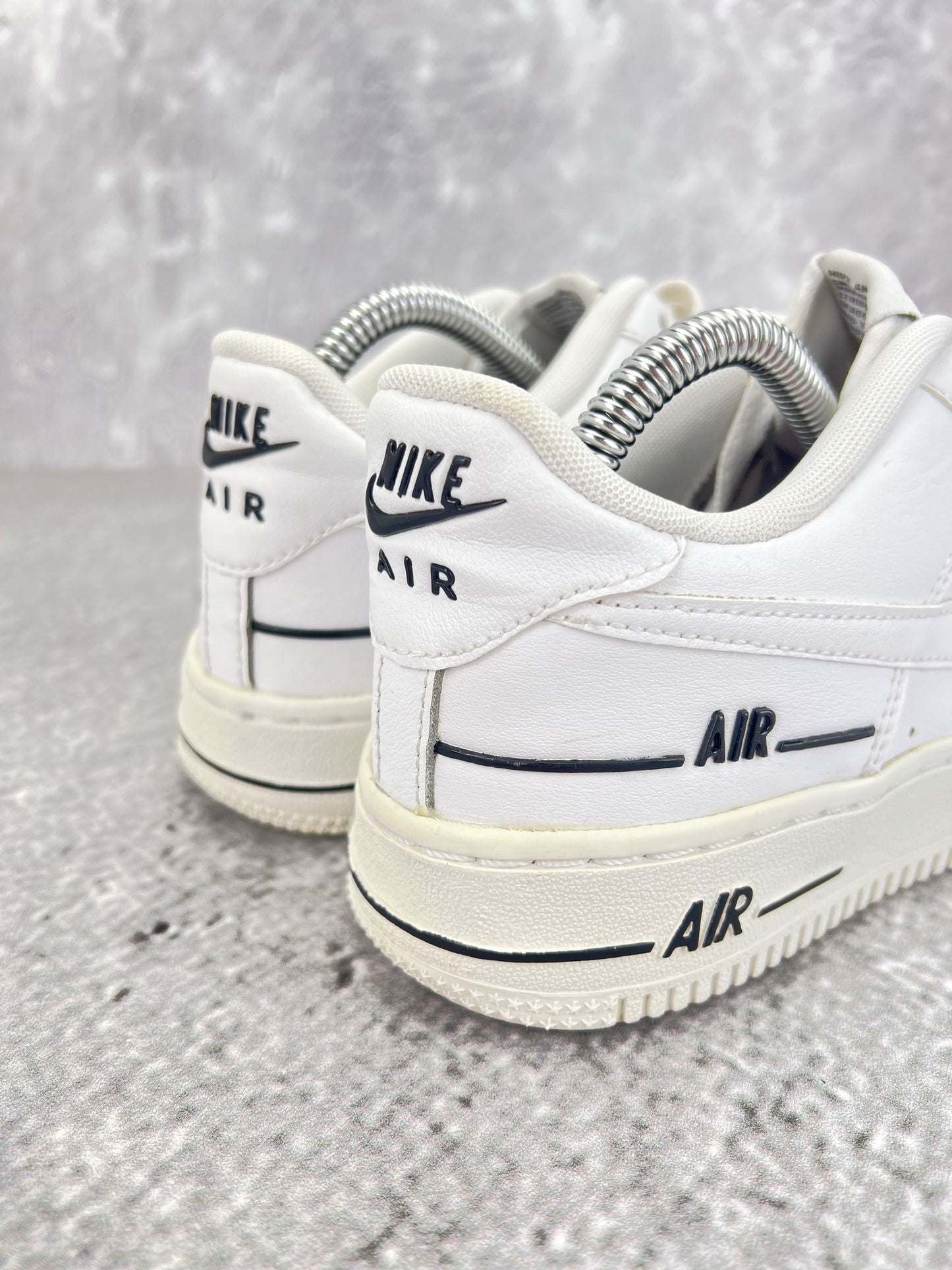 Nike Air Force 1 LV8 3 Multiple Logos - buty sportowe, widok z tyłu