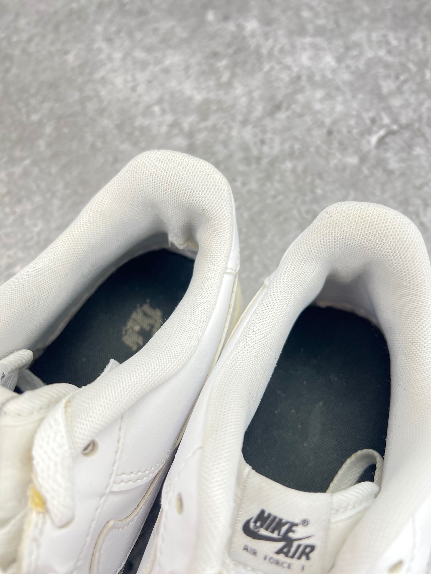 Nike Air Force 1 LV8 3 Multiple Logos - buty sportowe, zapiętki butów