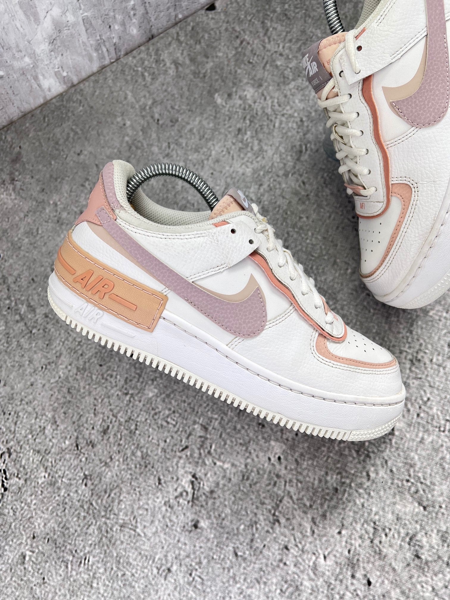 Nike Air Force 1 Shadow Amethyst Ash - buty sportowe, zewnętrzny panel prawego buta
