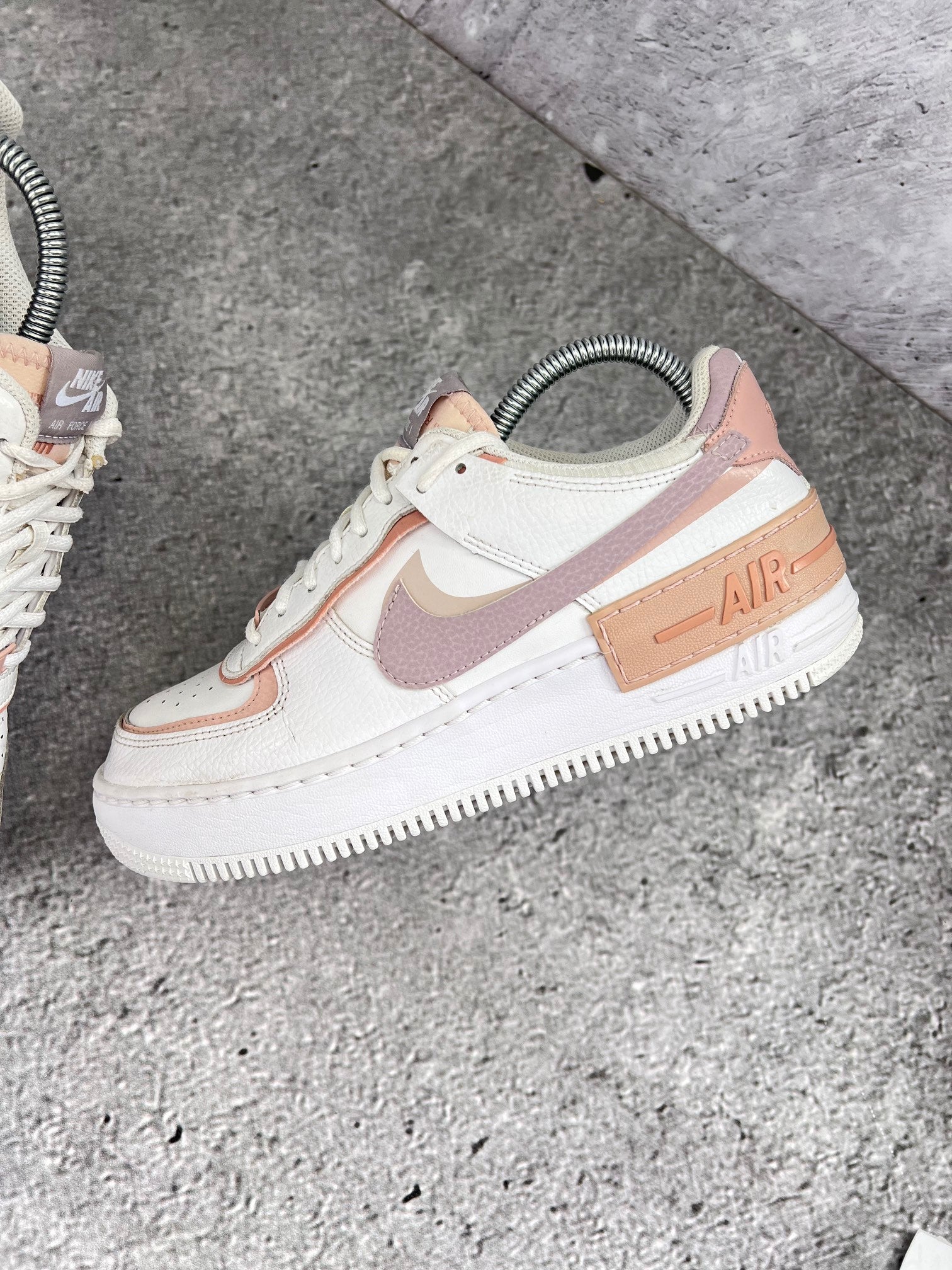Nike Air Force 1 Shadow Amethyst Ash - buty sportowe, zewnętrzny panel lewego buta