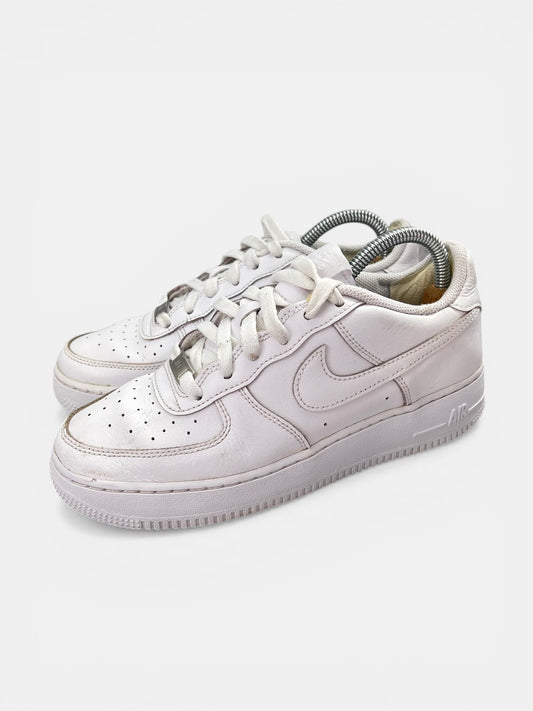 Nike Air Force 1 Low Triple White - buty sportowe, widok z boku