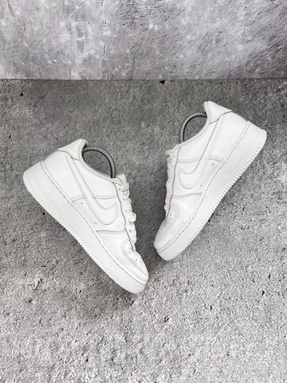Nike Air Force 1 Low Triple White - buty sportowe, widok z góry na wewnętrzną stronę butów