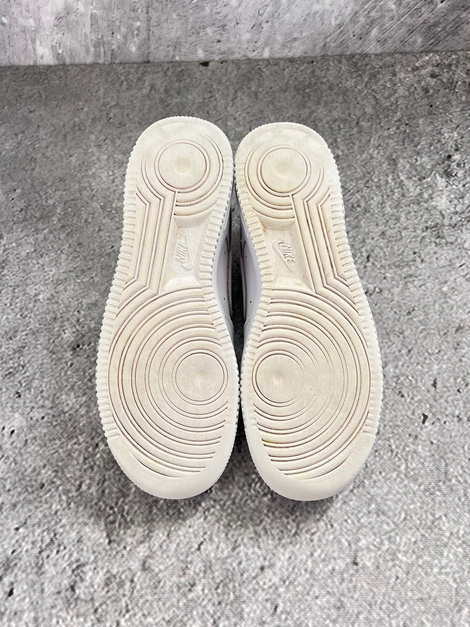 Nike Air Force 1 Low Triple White - buty sportowe, widok z tyłu
