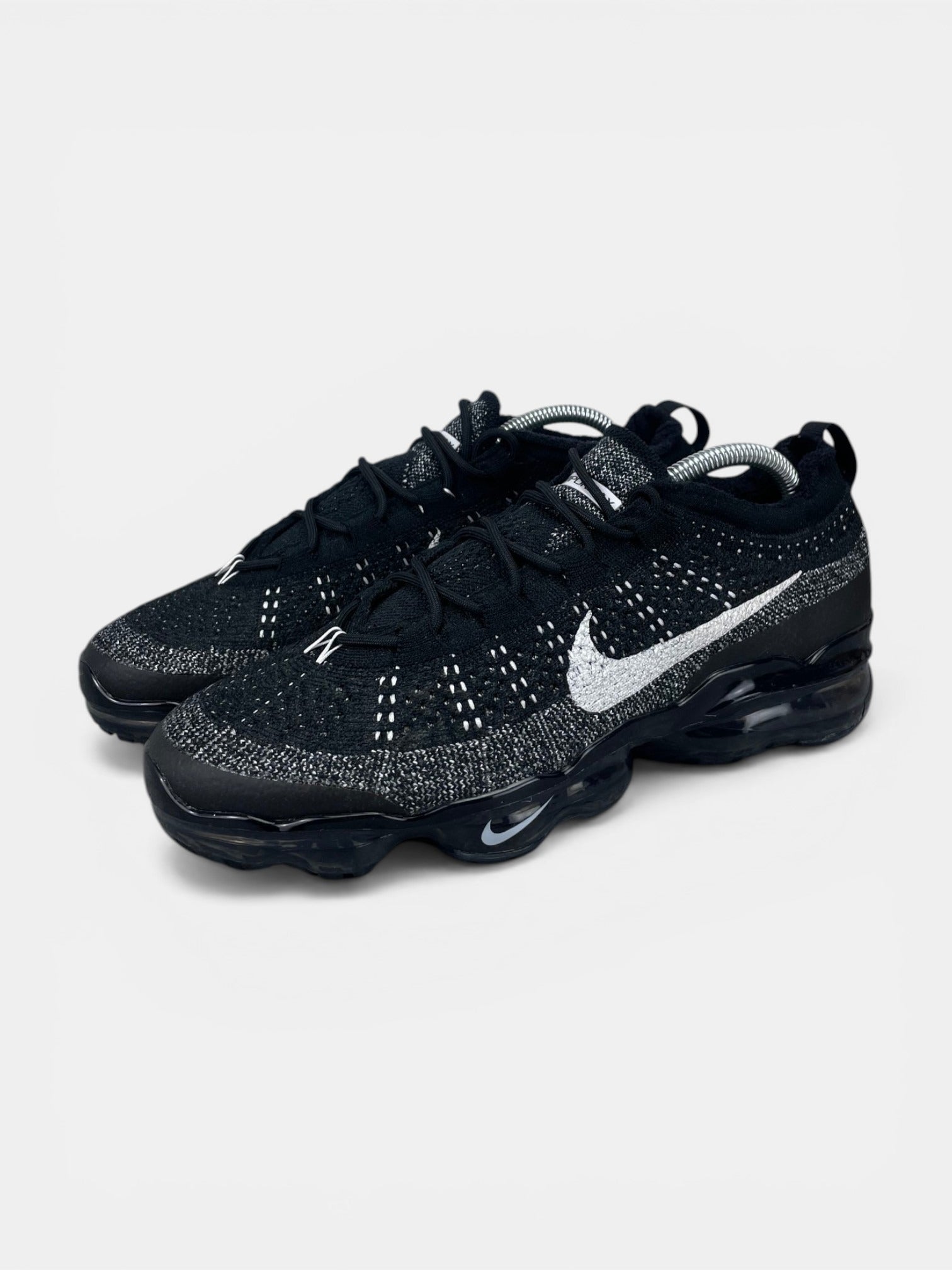 Nike Air VaporMax 2023 Flyknit Oreo - buty sportowe, widok z boku