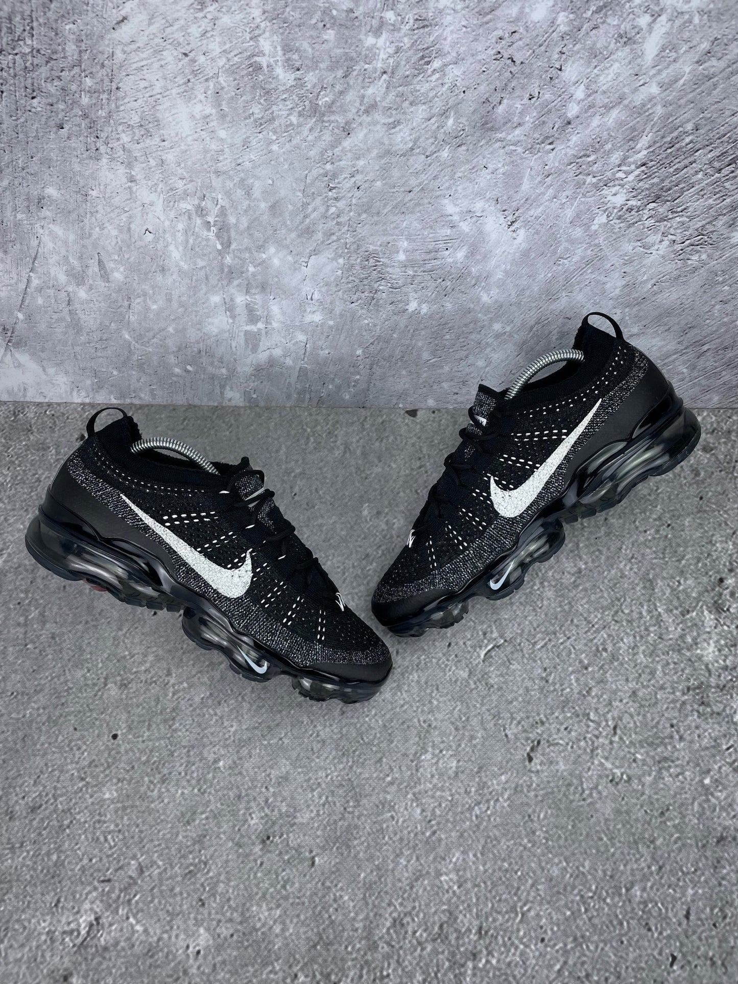 Nike Air VaporMax 2023 Flyknit Oreo - buty sportowe, widok z góry na zewnętrzną stronę butów