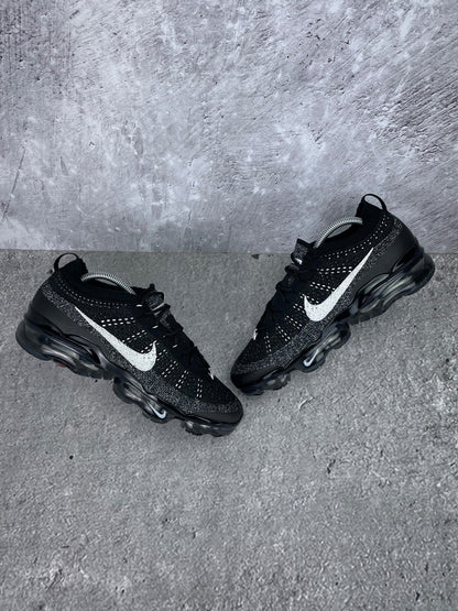 Nike Air VaporMax 2023 Flyknit Oreo - buty sportowe, widok z góry na zewnętrzną stronę butów