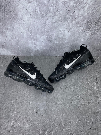 Nike Air VaporMax 2023 Flyknit Oreo - buty sportowe, zewnętrzny panel prawego buta