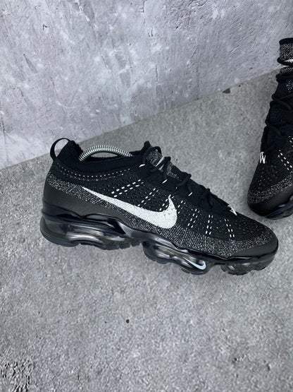 Nike Air VaporMax 2023 Flyknit Oreo - buty sportowe, zewnętrzny panel lewego buta