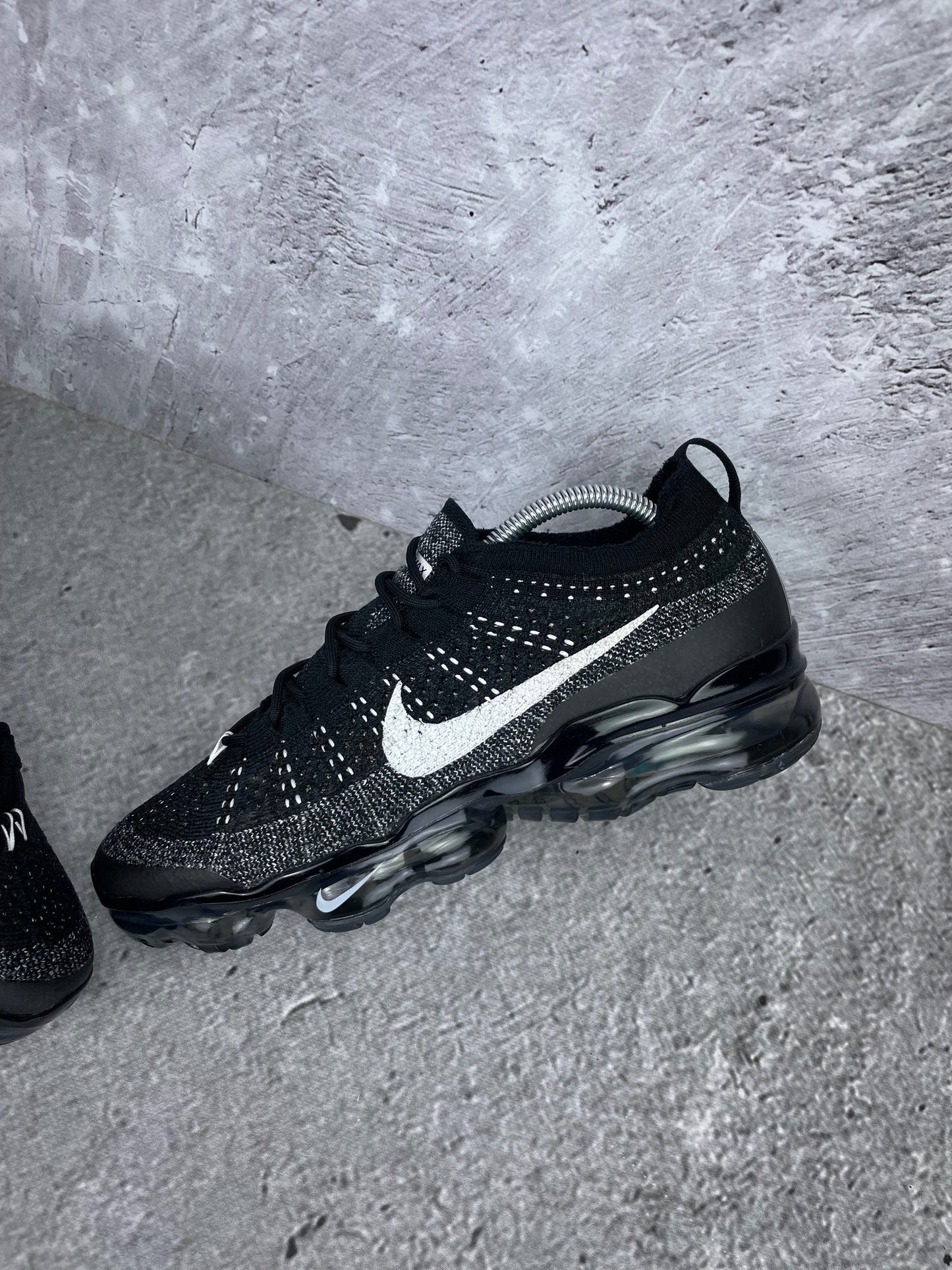 Nike Air VaporMax 2023 Flyknit Oreo - buty sportowe, widok z góry na wewnętrzną stronę butów