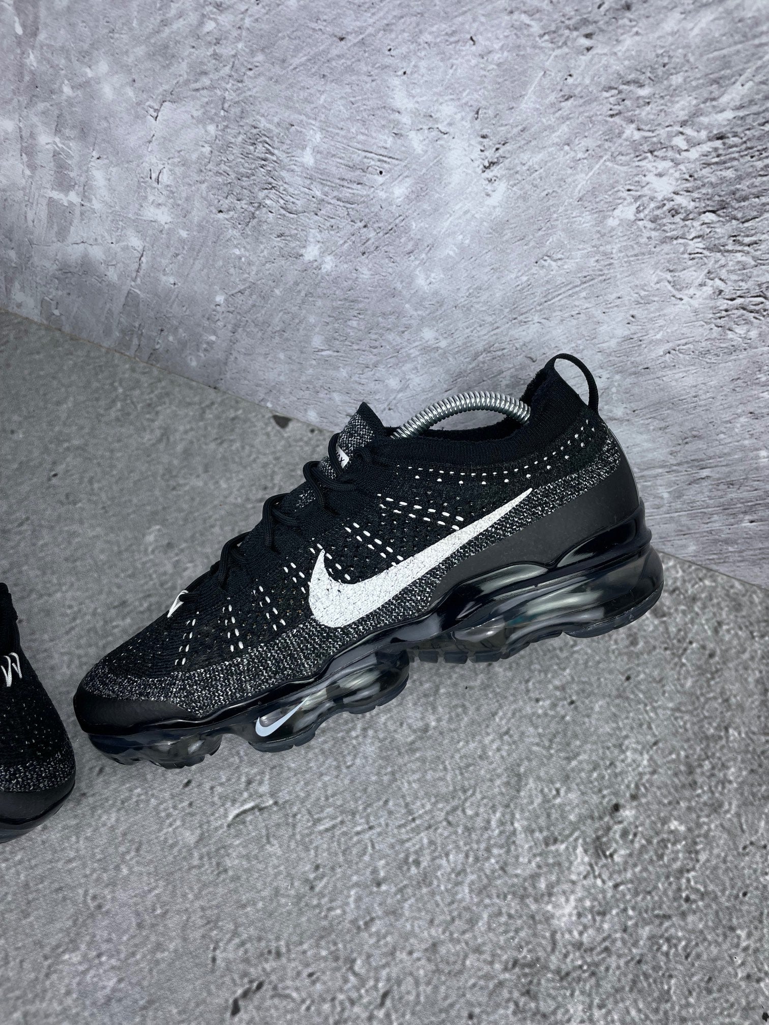Nike Air VaporMax 2023 Flyknit Oreo - buty sportowe, widok z góry na wewnętrzną stronę butów