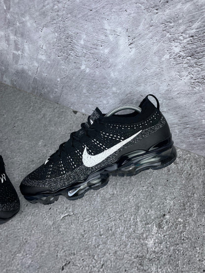 Nike Air VaporMax 2023 Flyknit Oreo - buty sportowe, widok z góry na wewnętrzną stronę butów