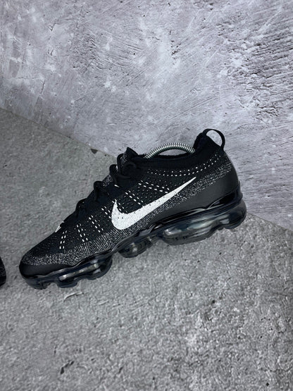 Nike Air VaporMax 2023 Flyknit Oreo - buty sportowe, wewnętrzny panel prawego buta