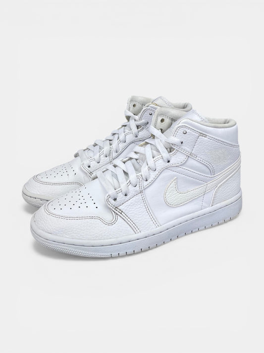 Nike Air Jordan 1 Mid Triple White - buty sportowe, widok z boku