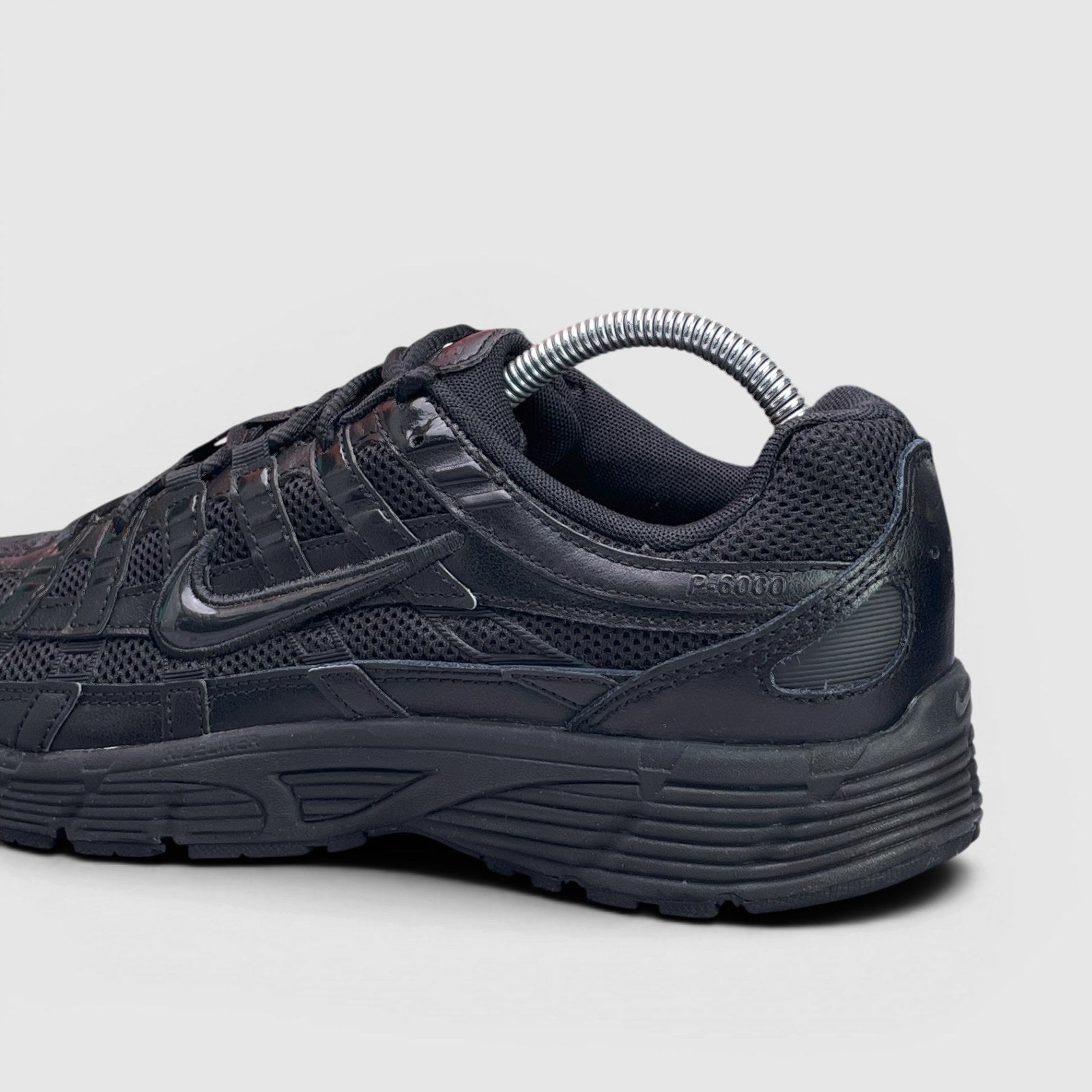Nike P-6000 Black — buty sportowe męskie w bardzo dobrym stanie rozmiar 42.5, detal