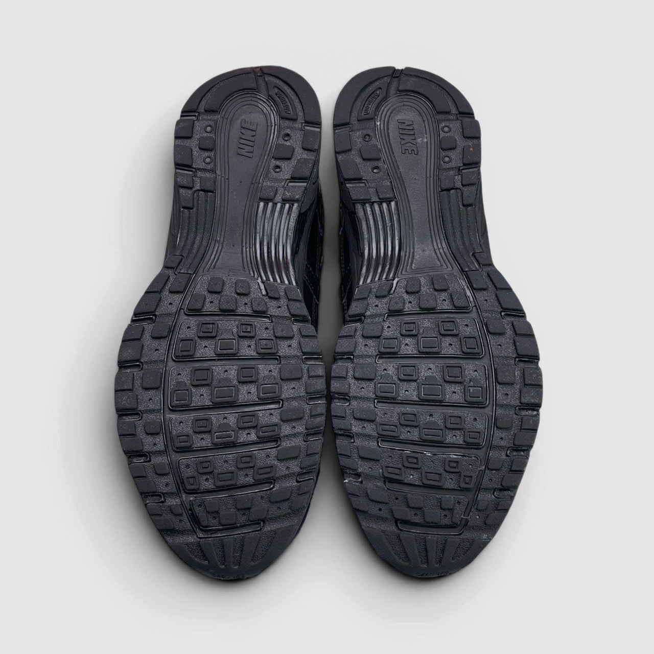 Nike P-6000 Black — buty sportowe męskie w bardzo dobrym stanie rozmiar 42.5, podeszwa