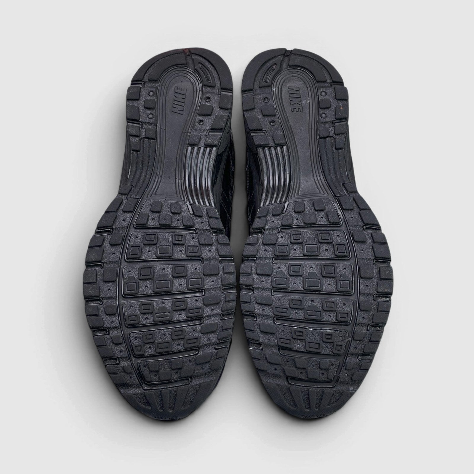 Nike P-6000 Black — buty sportowe męskie w bardzo dobrym stanie rozmiar 42.5, podeszwa