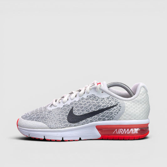Nike Air Max Sequent 2 — buty sportowe damskie w bardzo dobrym stanie rozmiar 38.5, boczny profil, lewa strona
