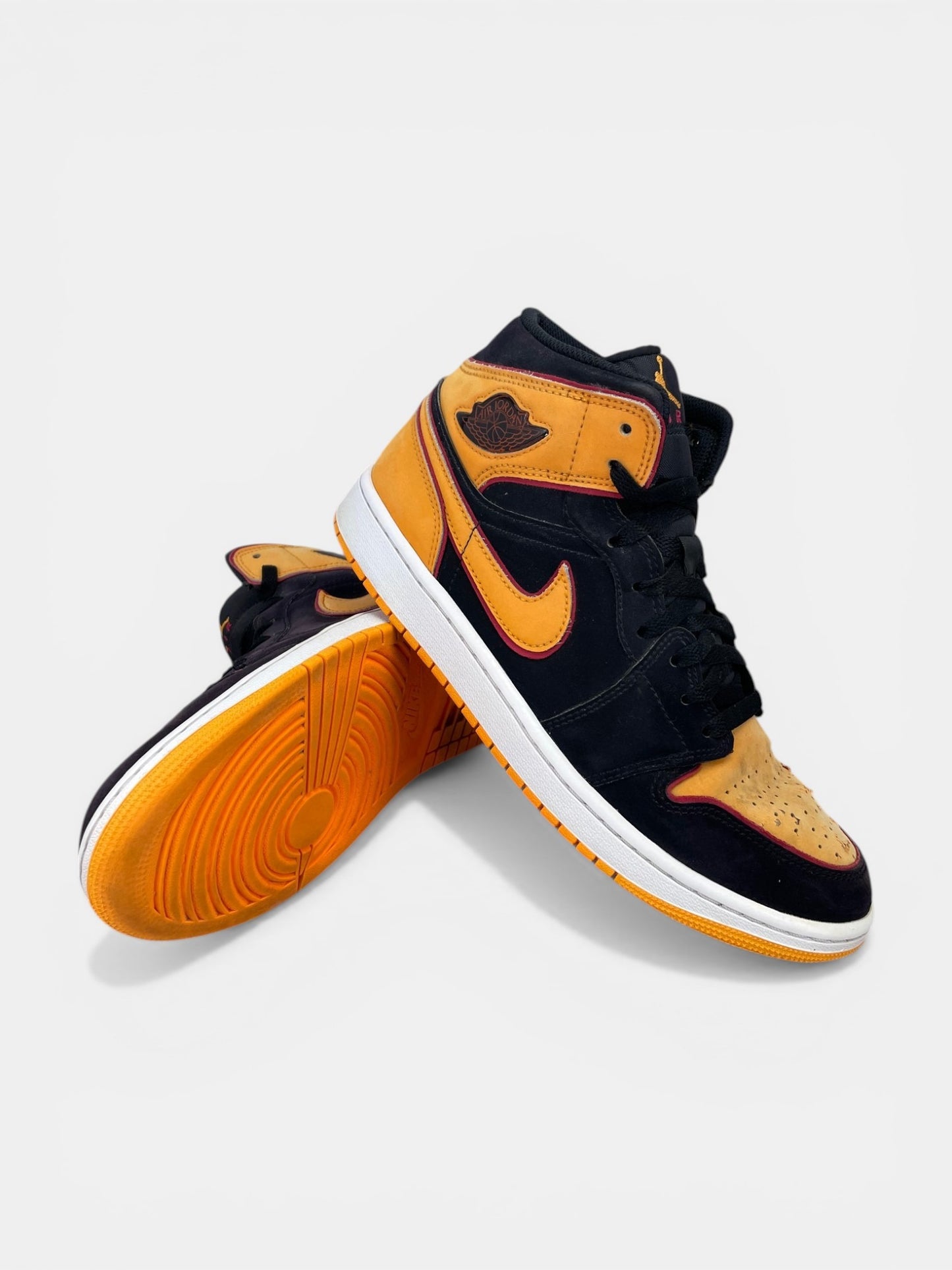 Jordan Air Jordan 1 Mid SE Vivid Orange - buty sportowe, boczny profil