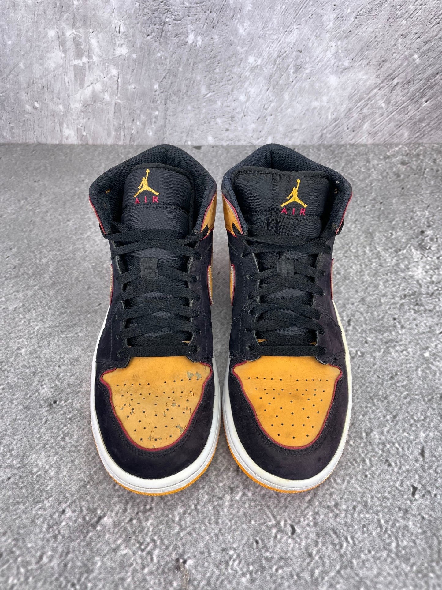 Jordan Air Jordan 1 Mid SE Vivid Orange - buty sportowe, widok z góry
