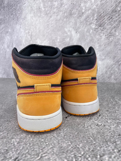 Jordan Air Jordan 1 Mid SE Vivid Orange - buty sportowe, widok z tyłu