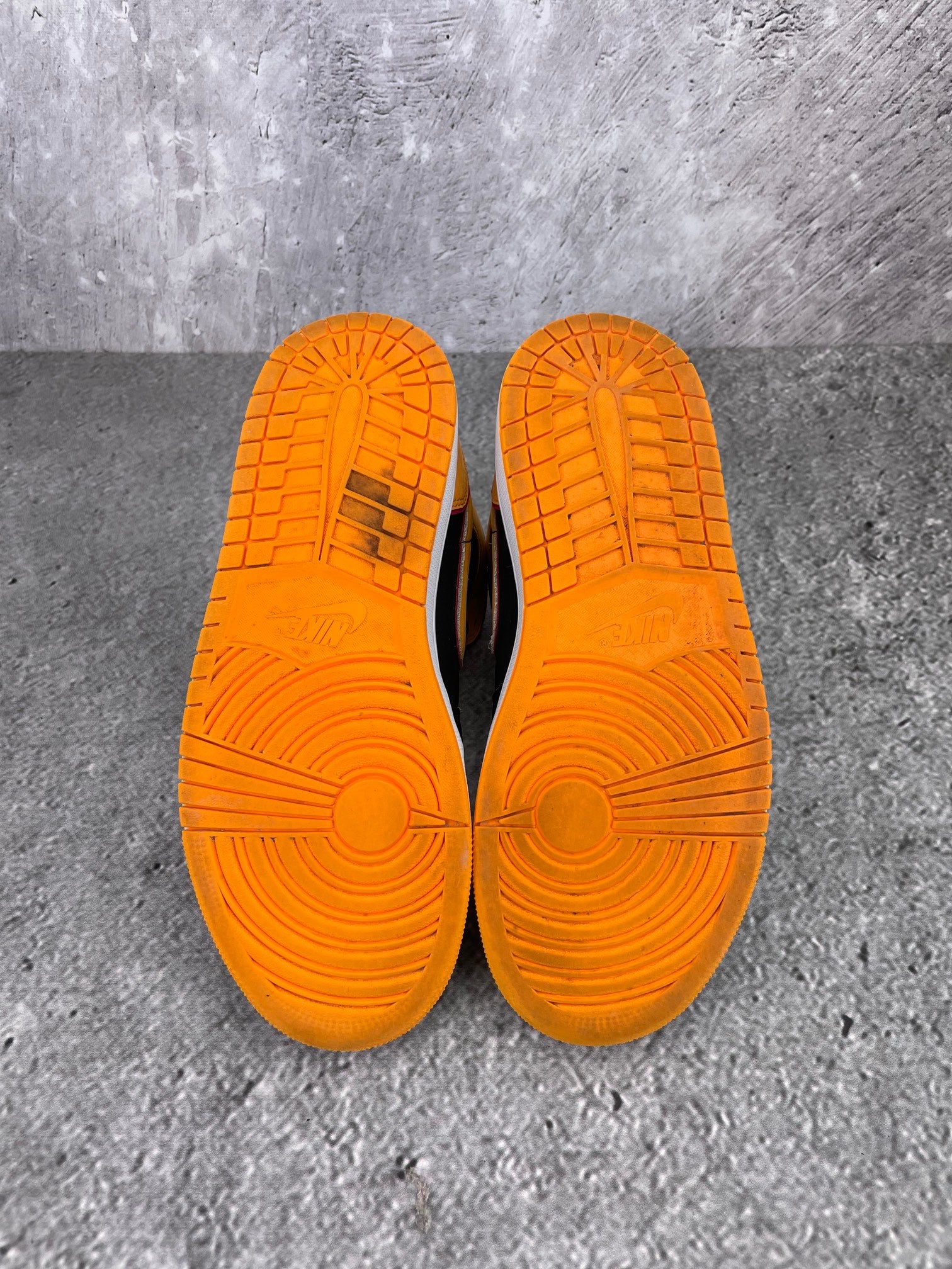 Jordan Air Jordan 1 Mid SE Vivid Orange - buty sportowe, podeszwa