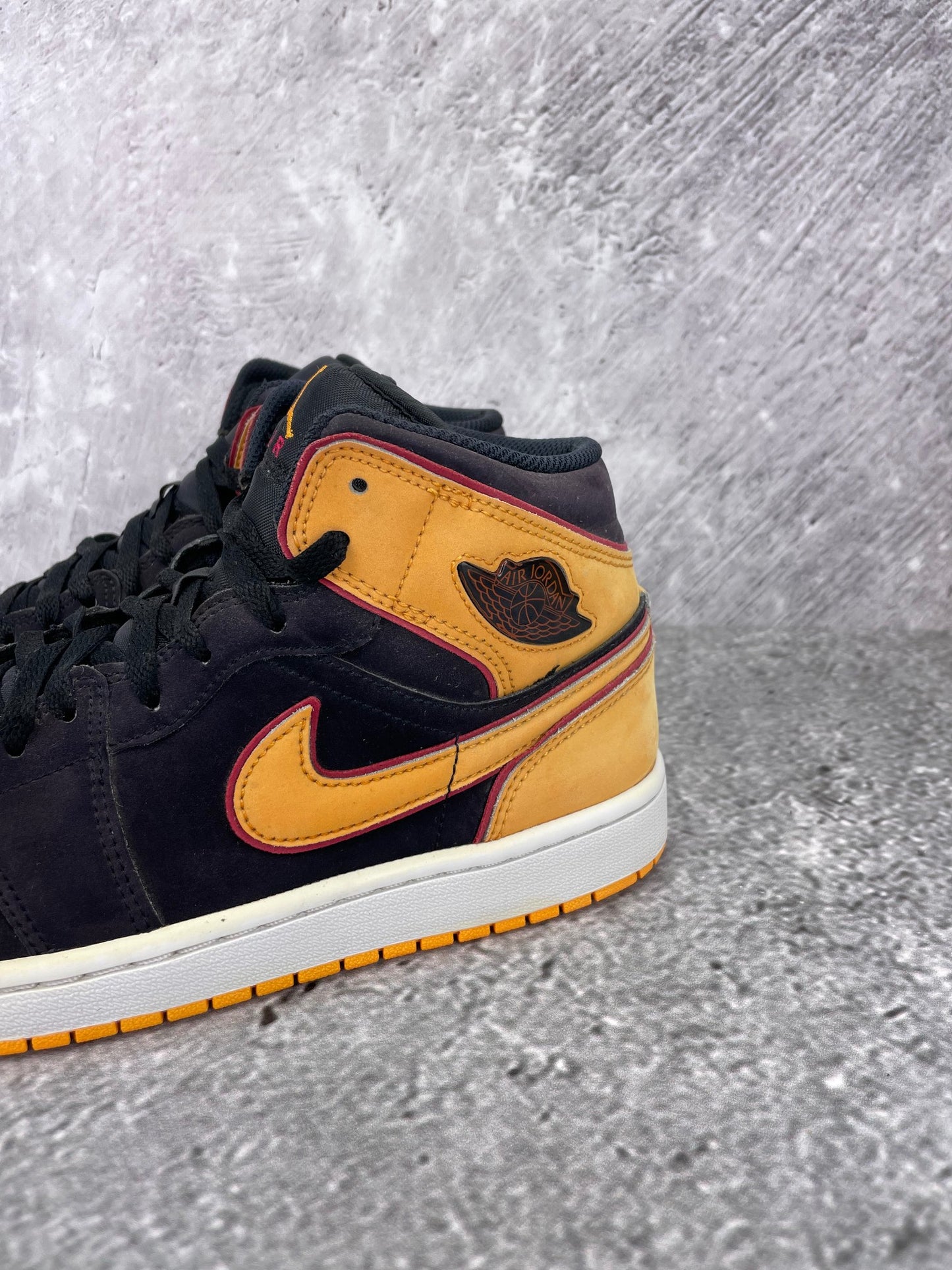 Jordan Air Jordan 1 Mid SE Vivid Orange - buty sportowe, opcjonalne zdjęcie 1