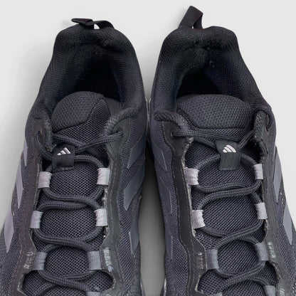 Adidas Terrex Swift Solo 2 — buty sportowe męskie w bardzo dobrym stanie rozmiar 44 2/3, język buta