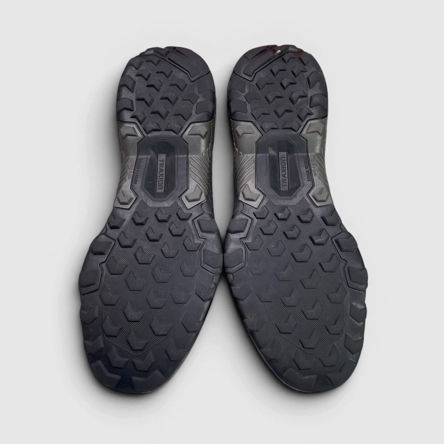 Adidas Terrex Swift Solo 2 — buty sportowe męskie w bardzo dobrym stanie rozmiar 44 2/3, podeszwa