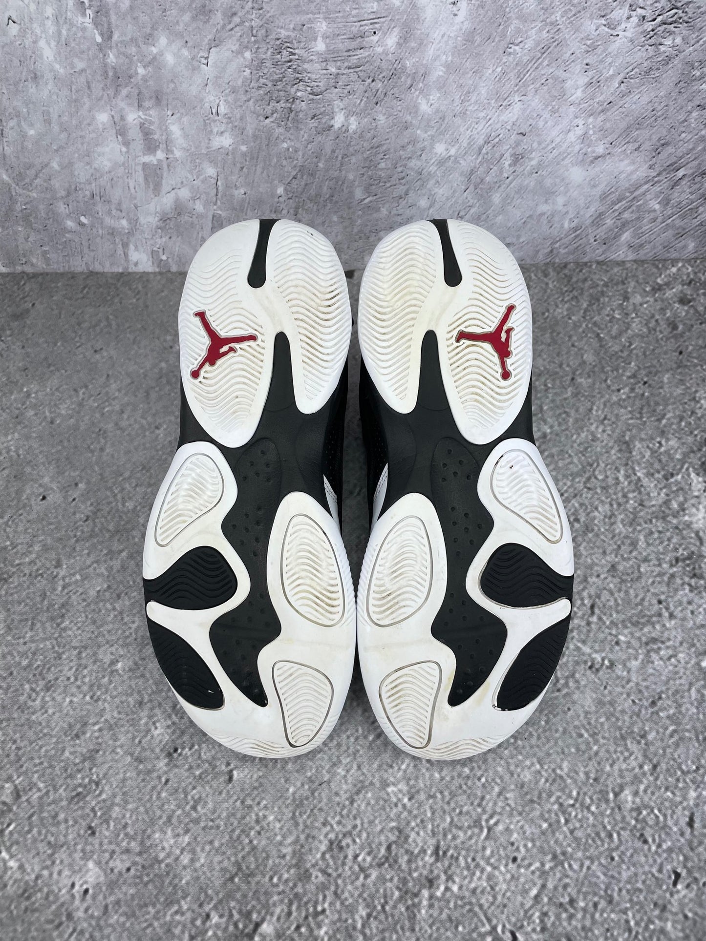 Jordan Max Aura 4 Black Gym Red - buty sportowe, podeszwa