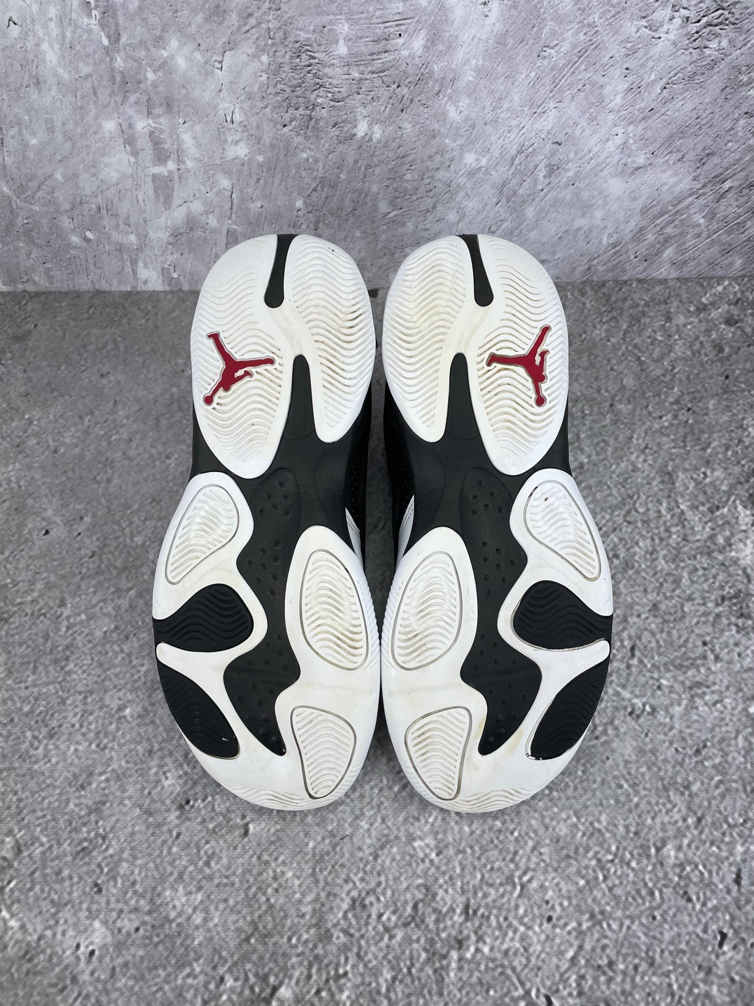 Jordan Max Aura 4 Black Gym Red - buty sportowe, podeszwa