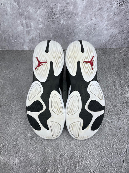 Jordan Max Aura 4 Black Gym Red - buty sportowe, podeszwa
