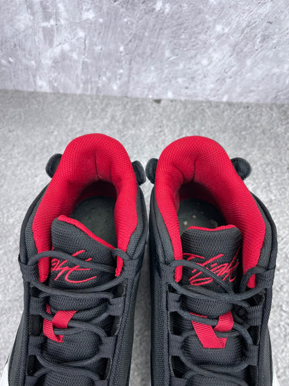 Jordan Max Aura 4 Black Gym Red - buty sportowe, zapiętki butów