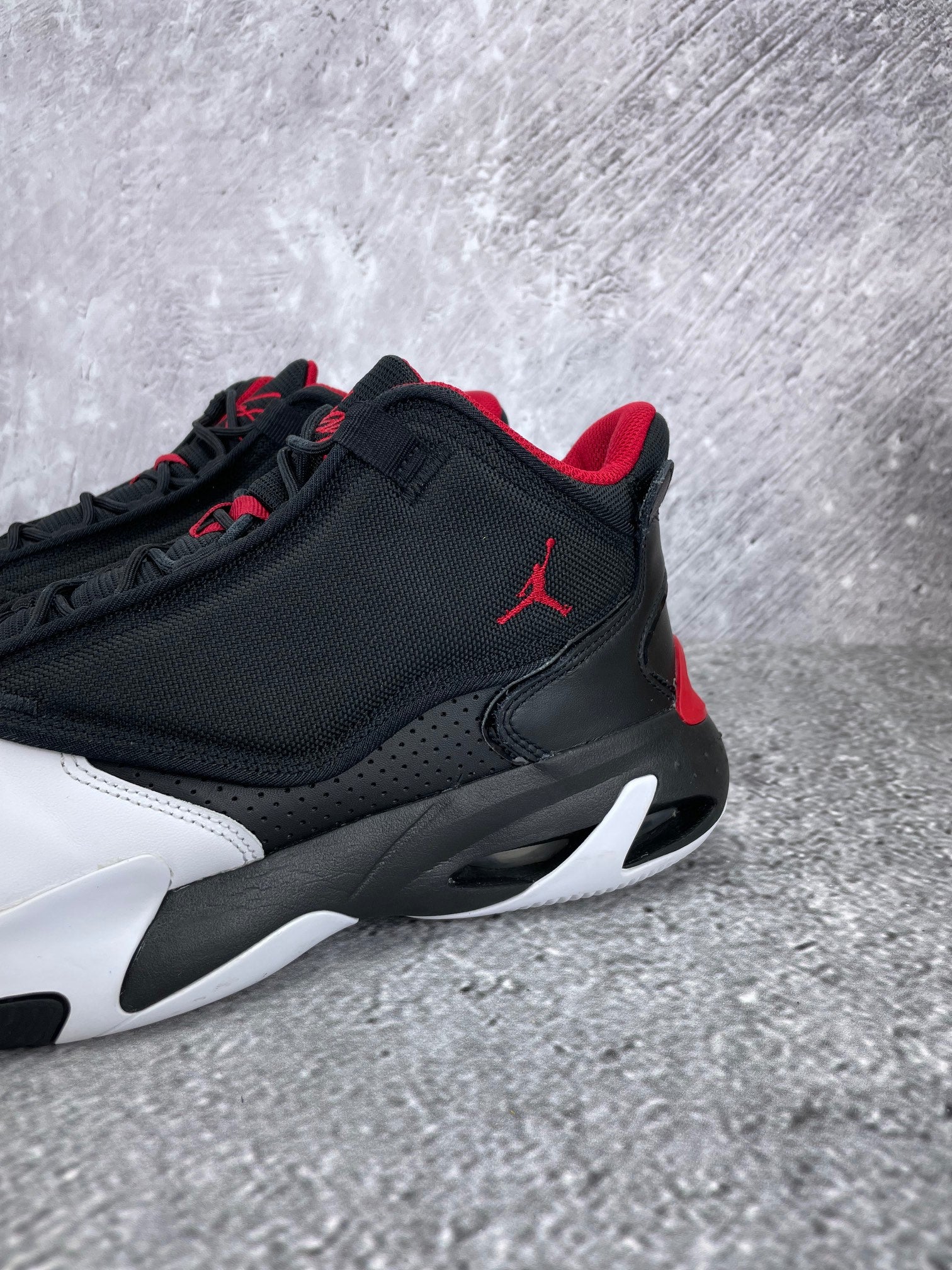 Jordan Max Aura 4 Black Gym Red - buty sportowe, opcjonalne zdjęcie 1
