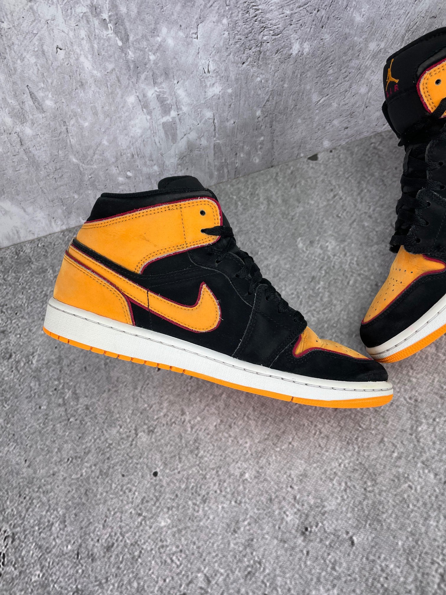Jordan Air Jordan 1 Mid SE Vivid Orange - buty sportowe, wewnętrzny panel lewego buta