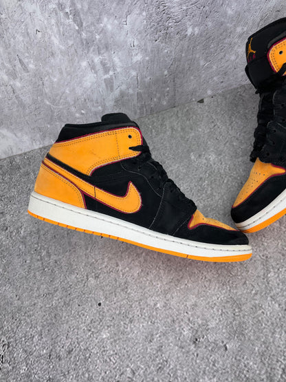 Jordan Air Jordan 1 Mid SE Vivid Orange - buty sportowe, wewnętrzny panel lewego buta