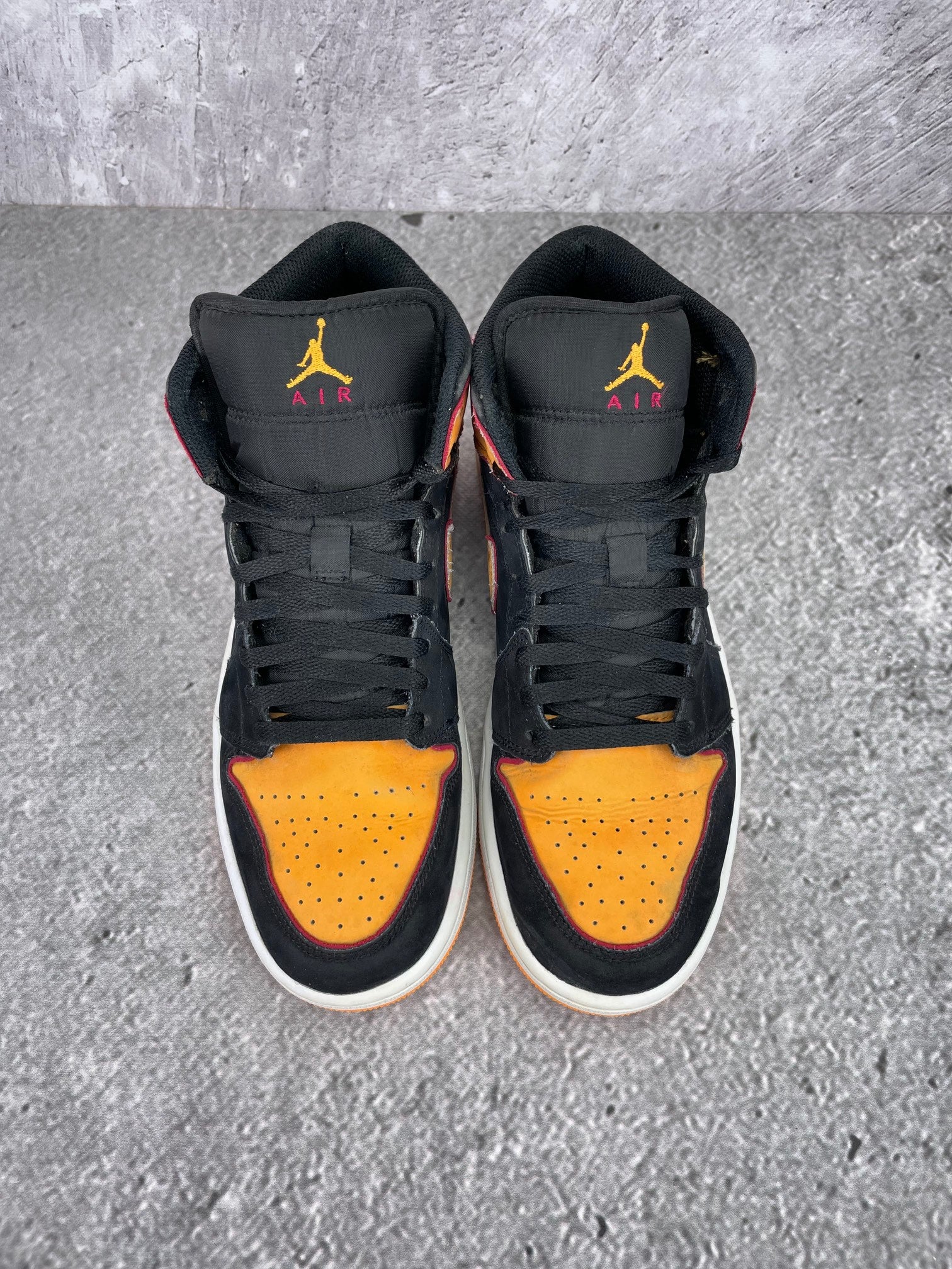 Jordan Air Jordan 1 Mid SE Vivid Orange - buty sportowe, widok z góry