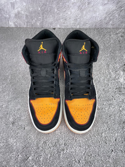 Jordan Air Jordan 1 Mid SE Vivid Orange - buty sportowe, widok z góry
