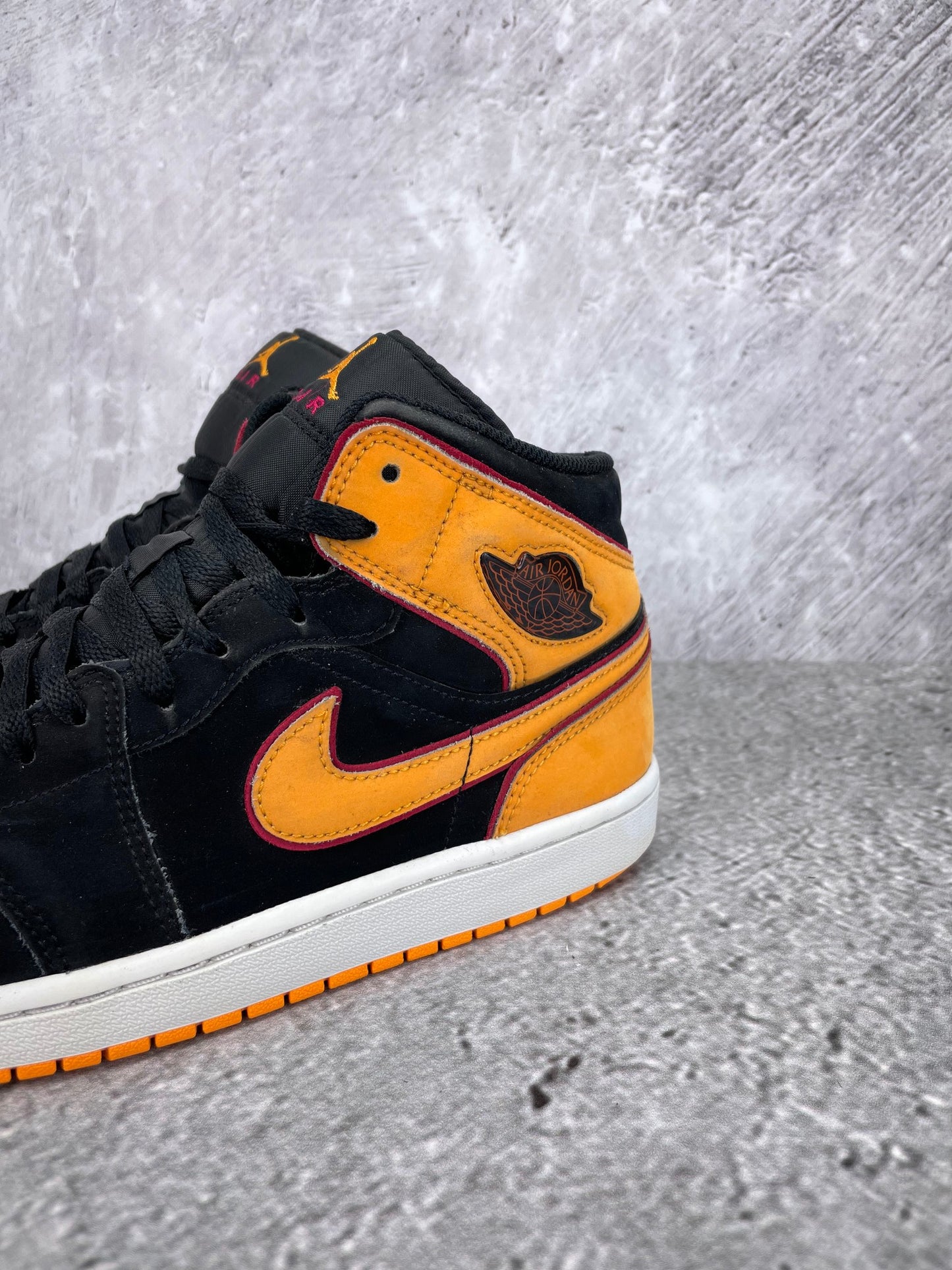 Jordan Air Jordan 1 Mid SE Vivid Orange - buty sportowe, opcjonalne zdjęcie 1