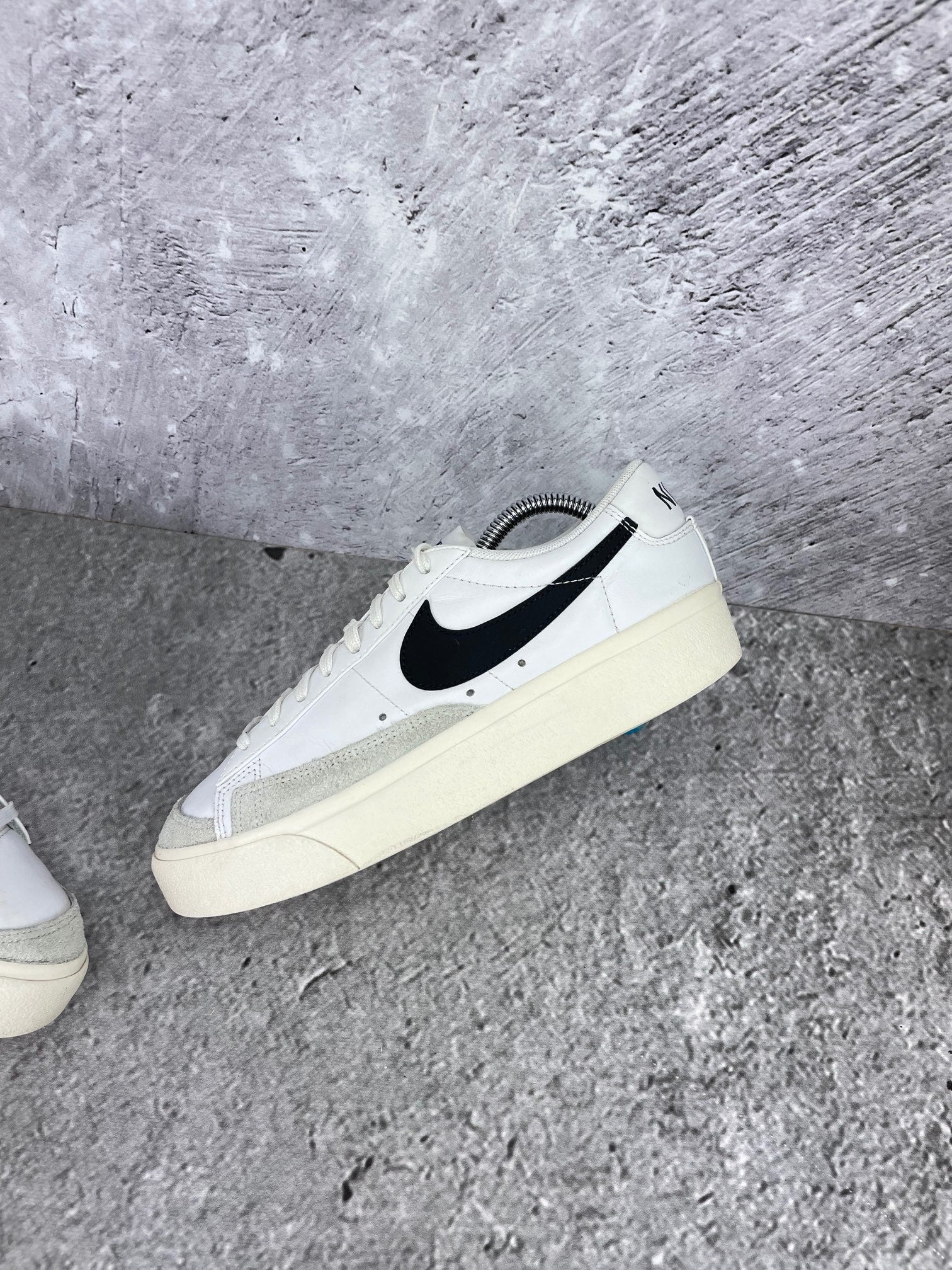 Nike Blazer Low Platform DJ0292-101 - buty sportowe, widok z góry na wewnętrzną stronę butów