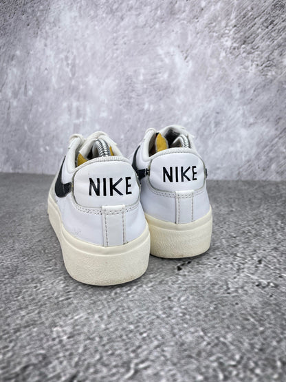 Nike Blazer Low Platform DJ0292-101 - buty sportowe, widok z tyłu