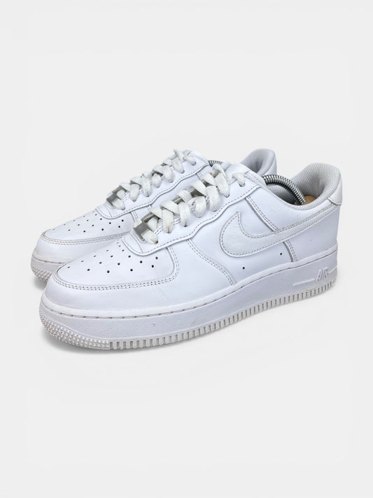 Nike Air Force 1 Low Triple White - buty sportowe, widok z boku