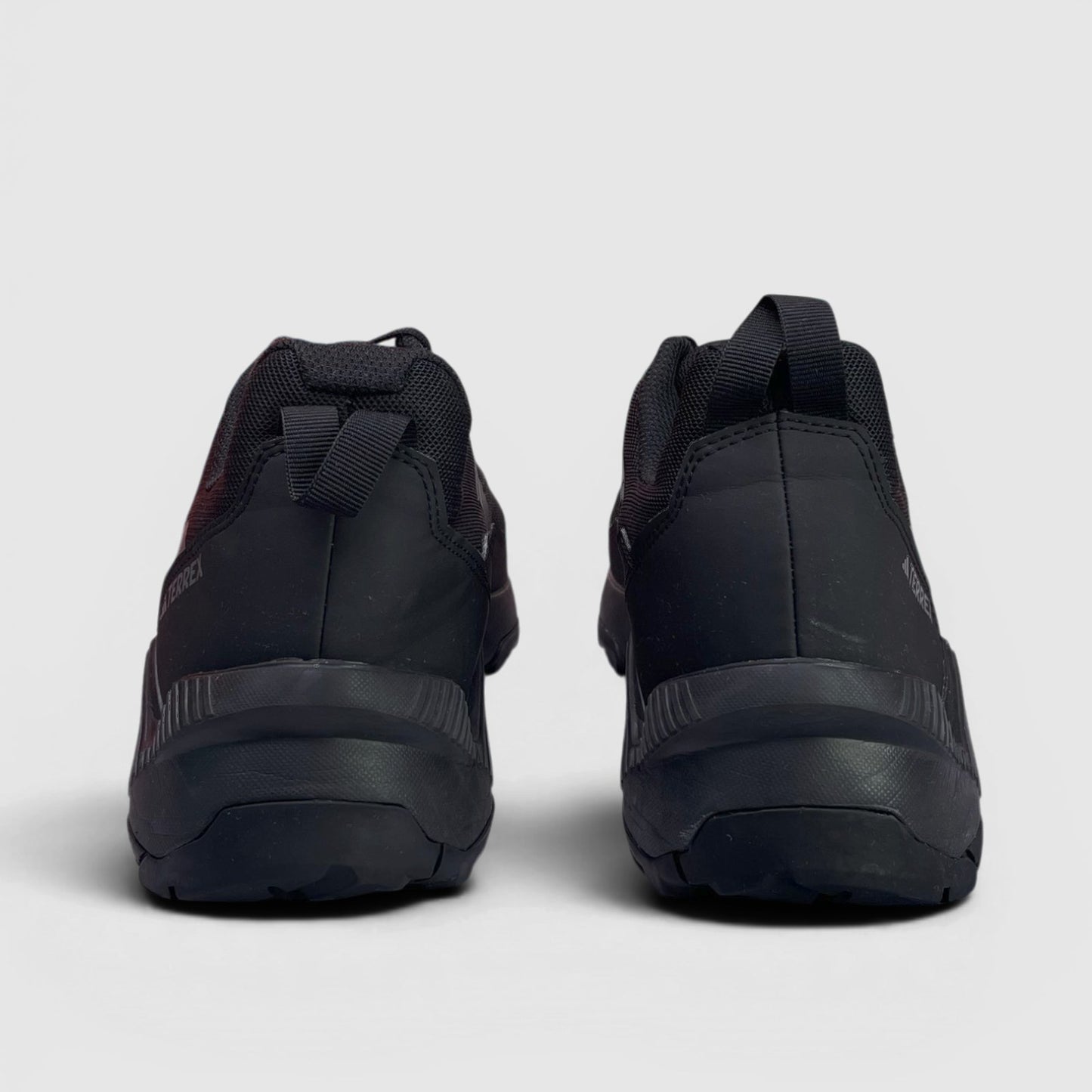 Adidas Terrex Swift Solo 2 — buty sportowe męskie w bardzo dobrym stanie rozmiar 44 2/3, widok z tyłu