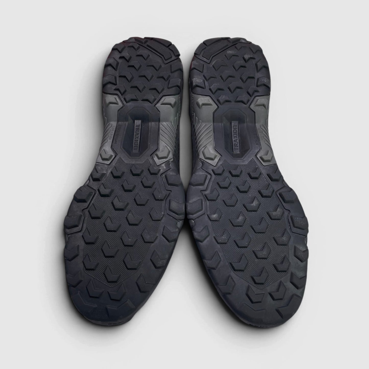 Adidas Terrex Swift Solo 2 — buty sportowe męskie w bardzo dobrym stanie rozmiar 44 2/3, podeszwa