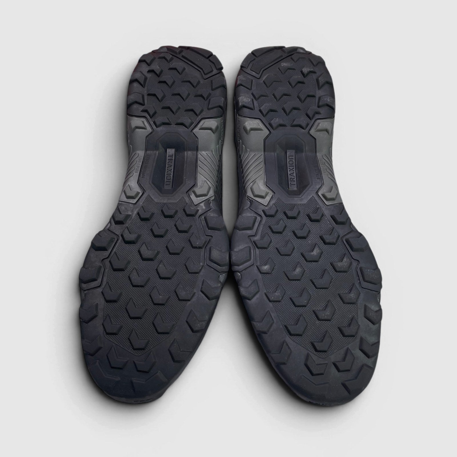 Adidas Terrex Swift Solo 2 — buty sportowe męskie w bardzo dobrym stanie rozmiar 44 2/3, podeszwa