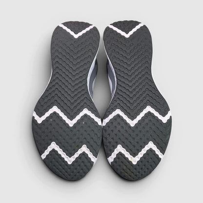 Nike Revolution 5 Cool Grey — buty sportowe męskie w bardzo dobrym stanie rozmiar 44, podeszwa