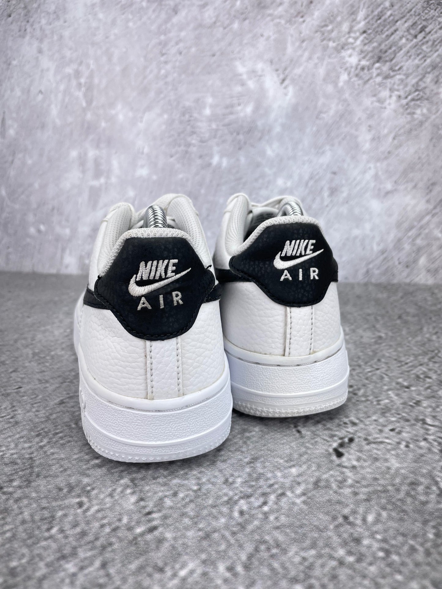 Nike Air Force 1 Low White Black - buty sportowe, widok z tyłu