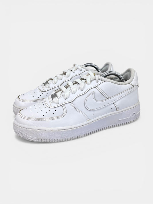 Nike Air Force 1 Low Triple White - buty sportowe, widok z boku